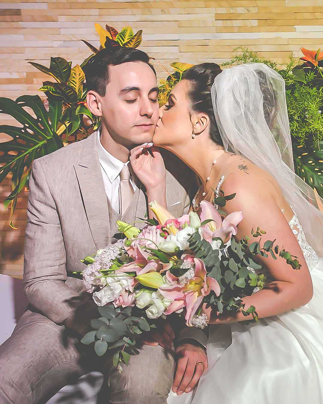 Fotos beijo noivos casamento porto alegre